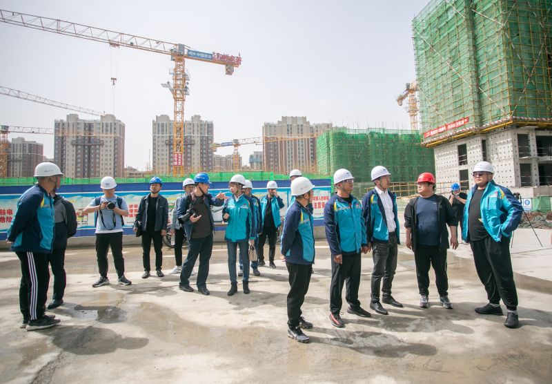 6.開新局——項(xiàng)目工程經(jīng)理帶領(lǐng)與會(huì)人員參觀施工現(xiàn)場(chǎng)
